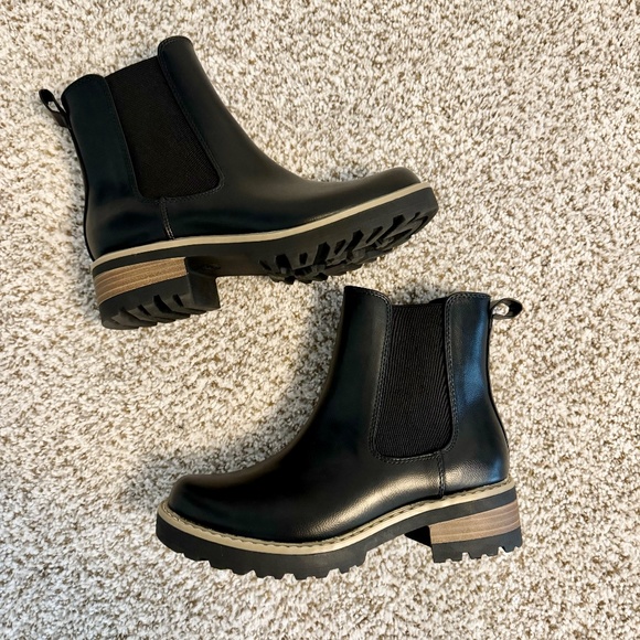 Universal Thread Shoes Universal Thread Celina Chelsea Boots Poshmark